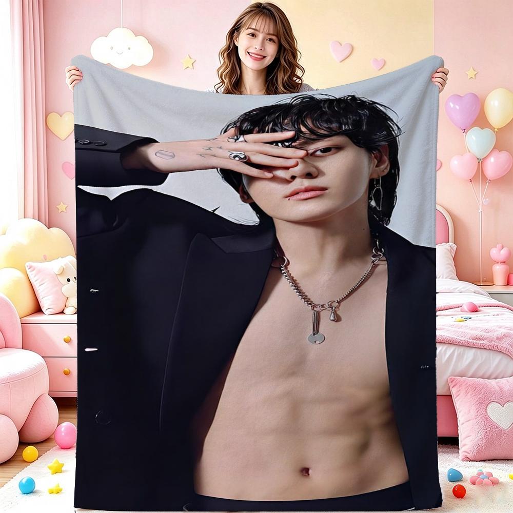 Moody Portrait Idol Pattern Blanket Machine Washable Fleece Blanket For Living Room Sofa Bedroom Bed Lightweight Home Decor Great Holiday Gift