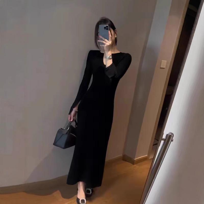 Temperament Black V-neck Knitted Dress, High-end Sense, Super Good-looking Bottom Skirt, Skirt with Coat In Winter