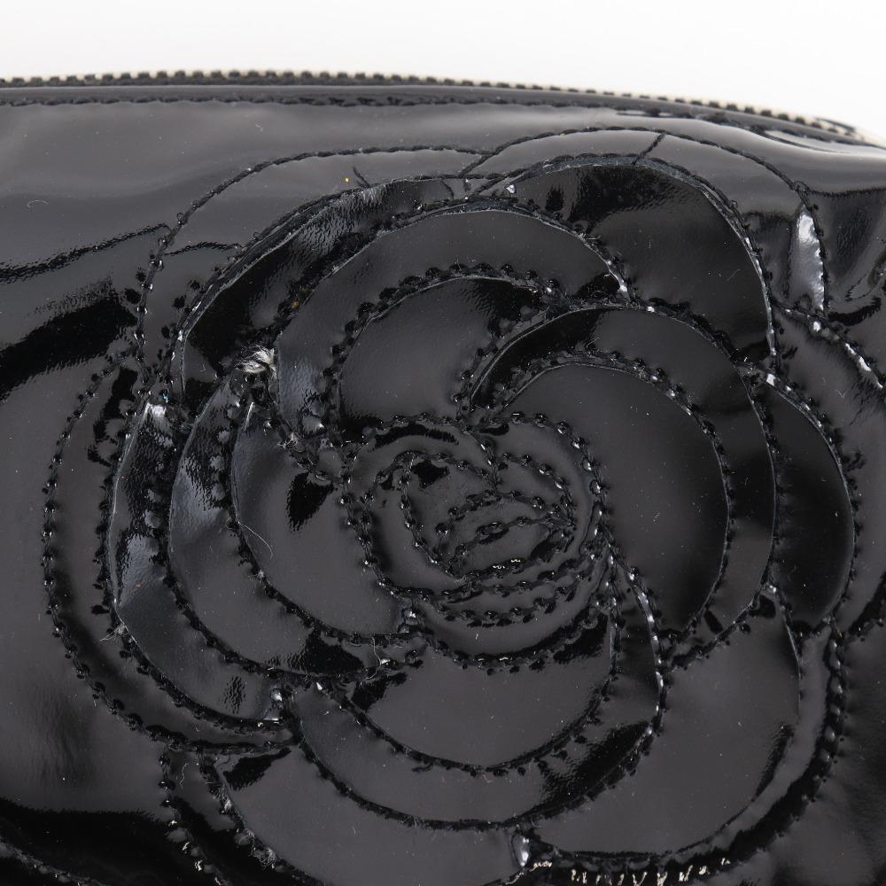 Chanel Saszetka Camelia czarna emalia Kobiety Używana