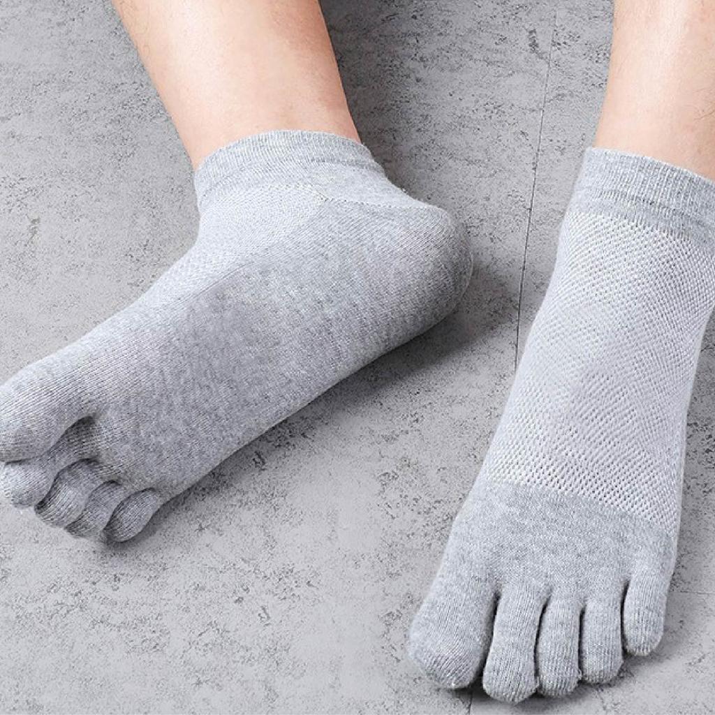 Einfarbige Baumwoll-Fünf-Zehen-Socken für Herren Grau Schwarz Atmungsaktive Hohlmaschen-Knöchelsocken Frühling Sommer Freizeit-Socken mit geteilten Zehen