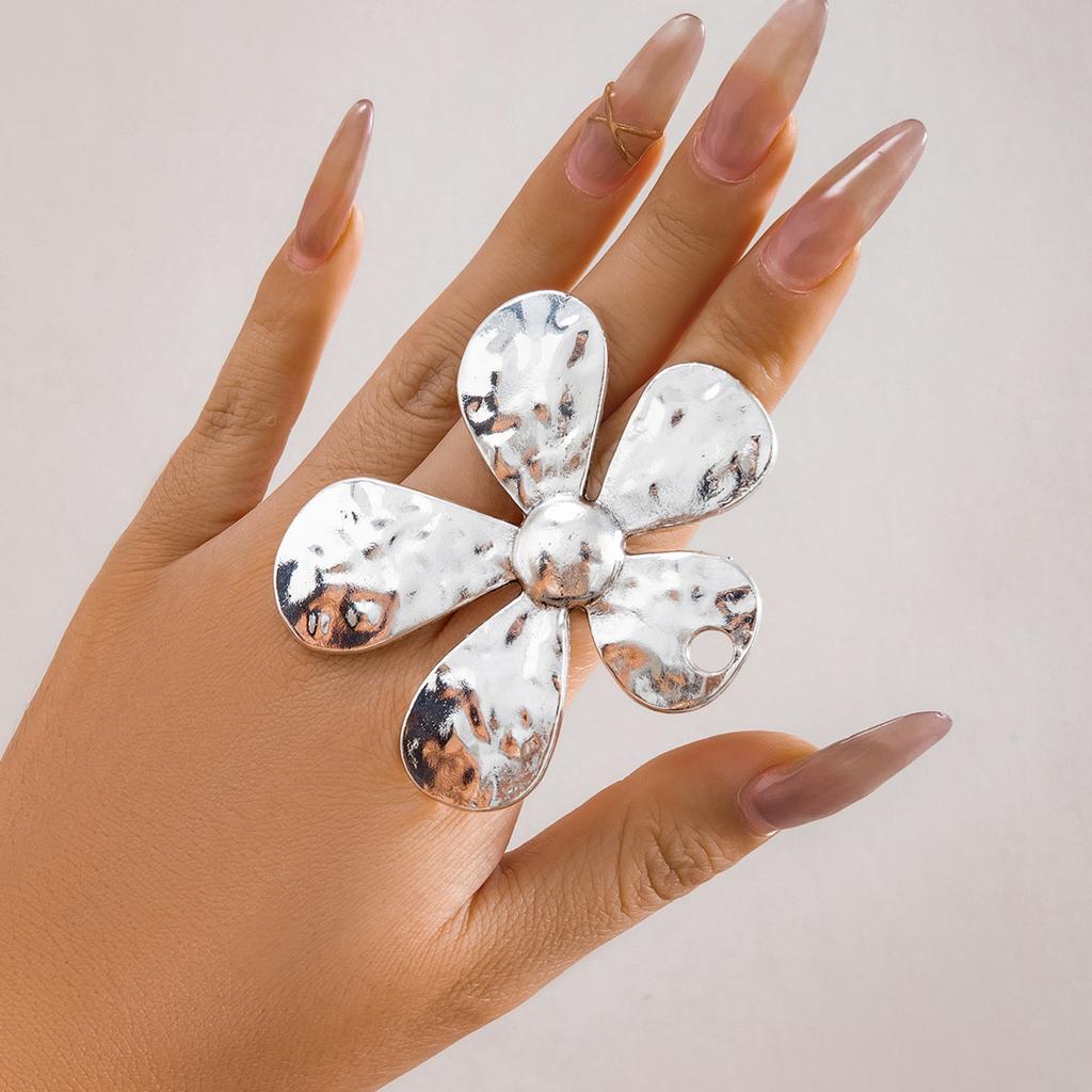 Anello Fiore Grande in Metallo Liquido Stile Moda, Anello Esagerato con Petali a Cinque Foglie Personalità