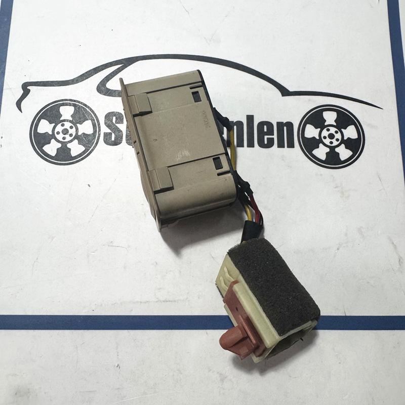 937003S000 Rear Trunk Hatch Fuel Open Switch For Hyundai Sonata YF I45 2011-15 Rear Trunk Lid Fuel Filler Switch 93700-3S000