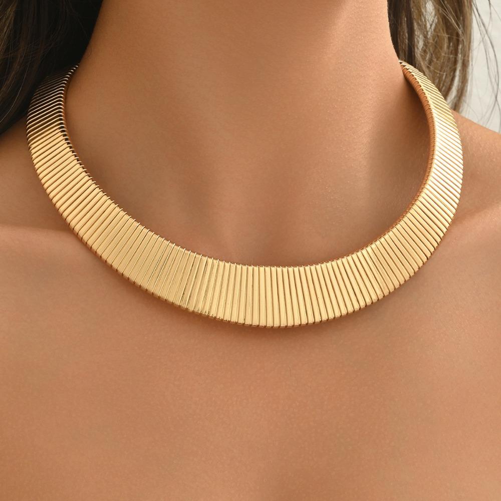 Exaggerated Personality Geometry Gold Color Striped Metal Wide Plain Circle Necklace for Women Hip-hop Fashion Chokers Jewelry