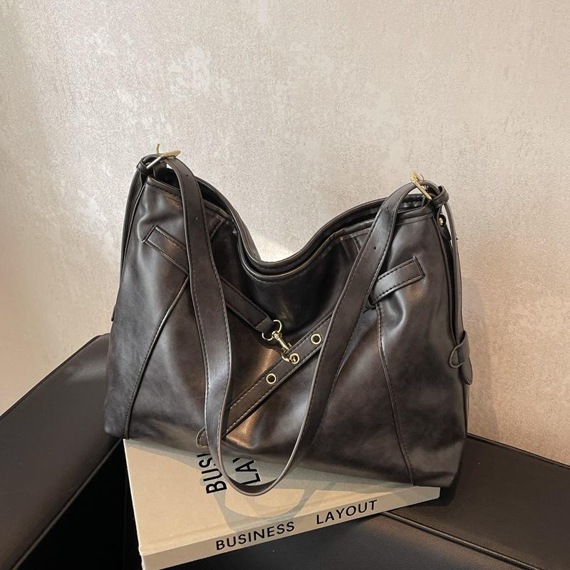 

Large-capacity tote bag women s new autumn and winter fashion commuter shoulder bag niche high-end messenger bag чёрный