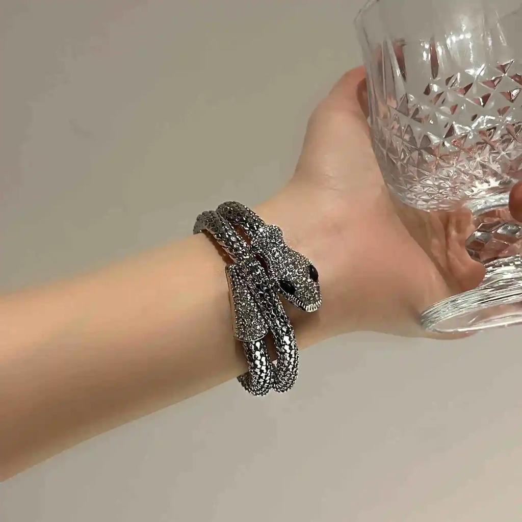 New Explosive Snake-shaped Bracelet,  Fashionable and Versatile Hand-decorated Bracelet