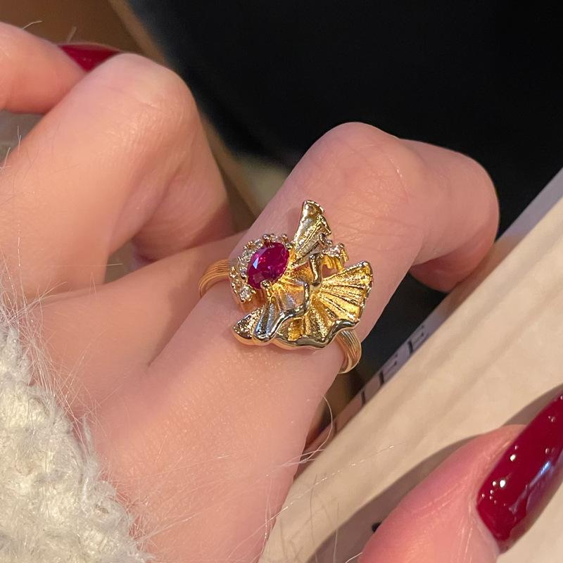 Средневековые павильоны Легкая роскошь Веерообразное открытое кольцо Женское Ретро Любовь Полые бриллиантовые аксессуары Adjustable opening