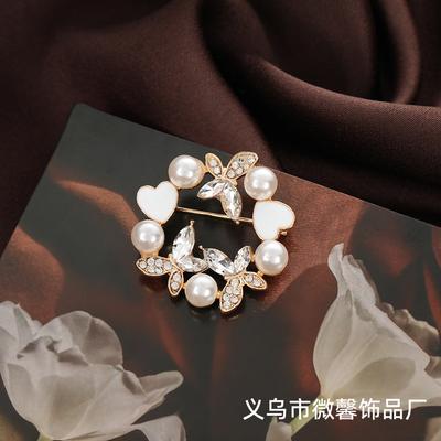 High-end Butterfly Love Brooch, Micro-inlaid Zircon Brooch, European and American Temperament Pearl Pin Clothing Accessories