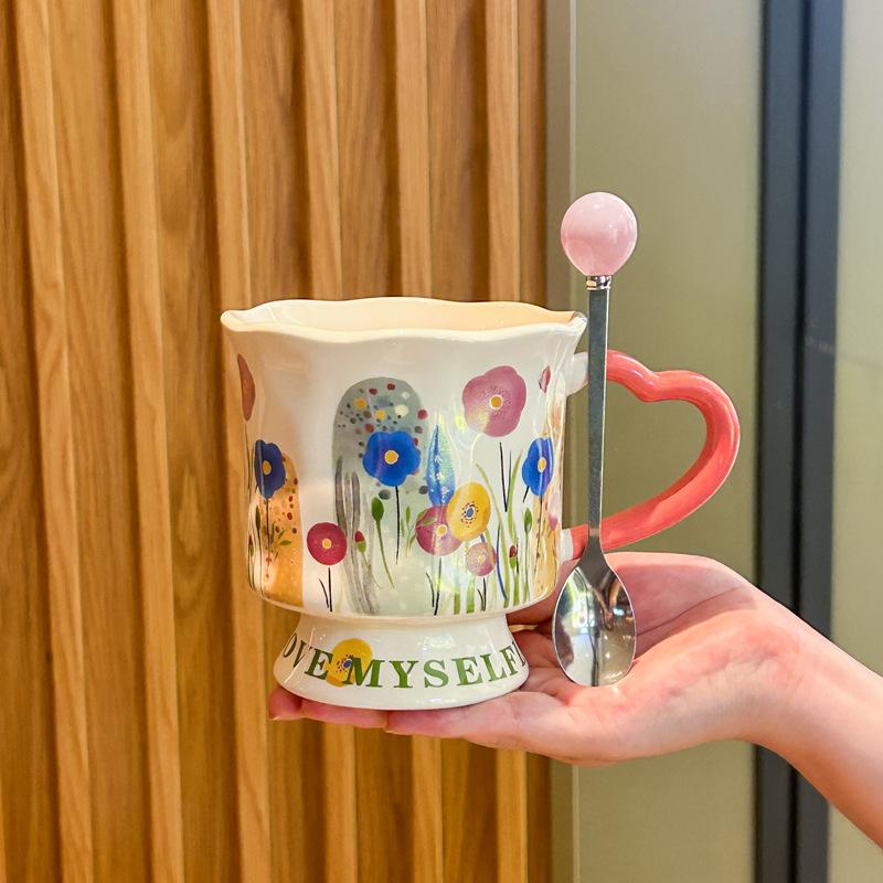 Hochwertige florale Keramiktasse, Nischendesign Keramik-Trinkbecher, Geburtstagsgeschenk für Mädchen