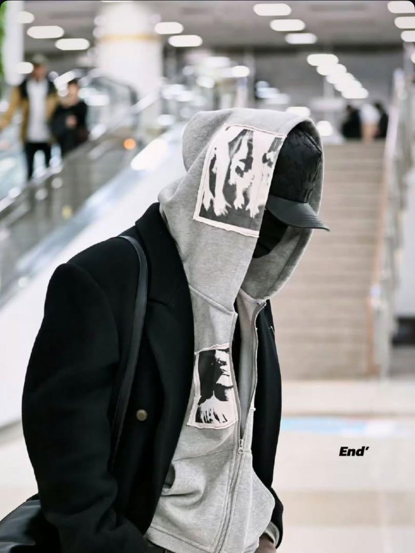 

[Б/У] ТОЛСТОВКА С АППЛИКАЦИЕЙ ПРИНТА bastardPUNK, которую носила Ники