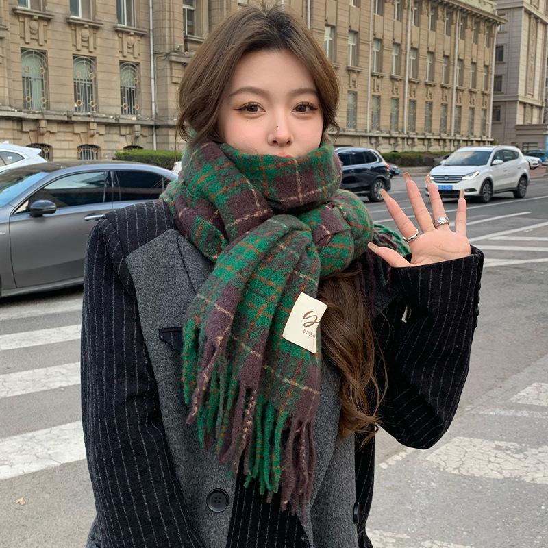 Korean Ins Green Scarf Women's Winter Korean Version Versatile High-end Feeling White Winter Thickened Warm Neck Scarf