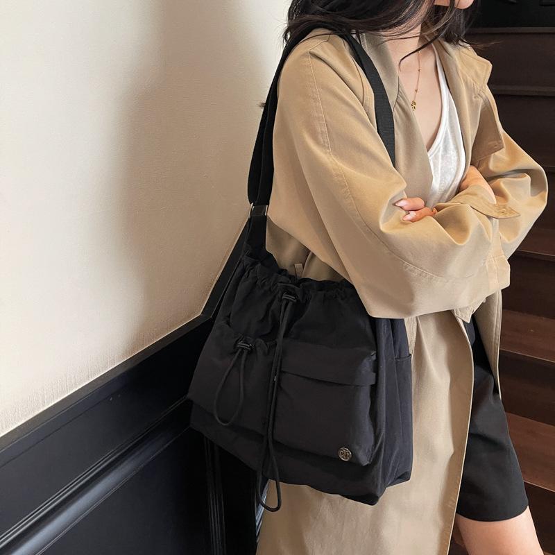 Fashion nylon shoulder bag new simple drawstring messenger bag versatile large capacity lightweight tote bag