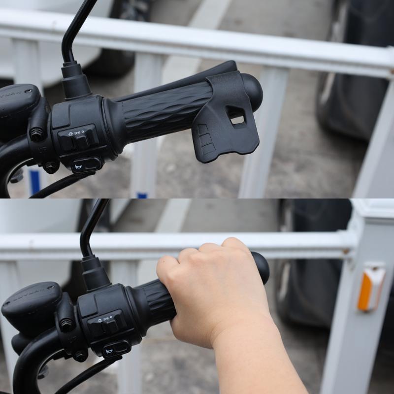 Motorcycle Grip Handlebar Bracket Non-Slip Assist Control Throttle Clip Accelerator Labor Saver Hand Grip Motorcycle Accessories