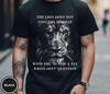 Der Löwe kümmert sich nicht um Die Ist das eine steuerliche Absetzung? Zitat T-Shirt | Das Löwen-Meme T-Shirt