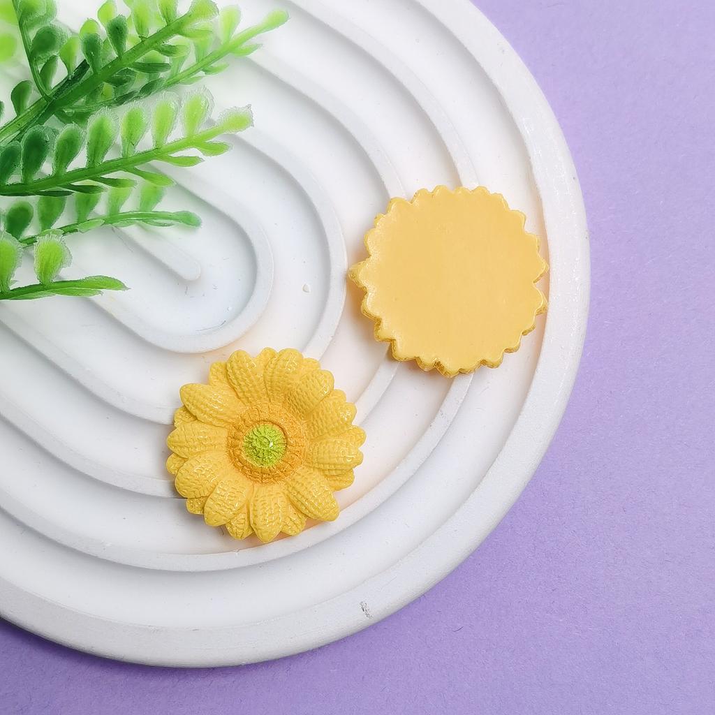Assorted 100Pcs Colorful Daisy Flower Charms Resin Sunflower Flatback Cabochons Beads for Scrapbooking DIY Headwear Accessories