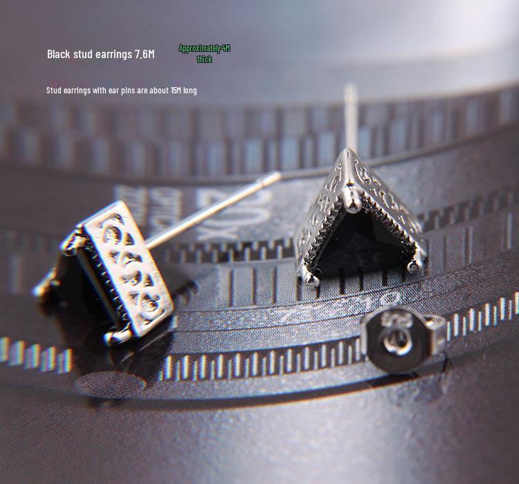 

Мужские серьги-треугольники в японском и корейском стиле с инкрустацией бриллиантами