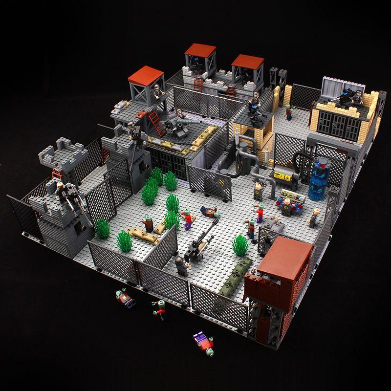 

Кризис строительных блоков Сборка фигурки из строительных блоков Сборочная игрушка