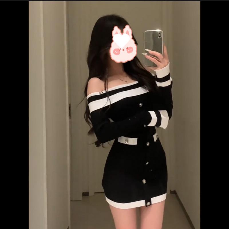 French Chic One-Shoulder Knit Dress for Women - Contrasting Color Autumn/Winter Petite Hip-Hugging Short Skirt