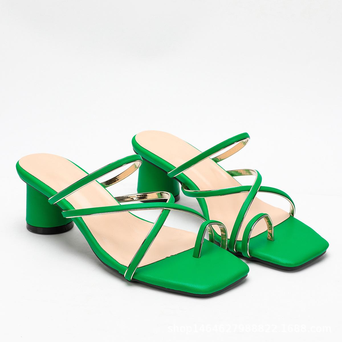 

Женские летние босоножки с открытым носком на низком каблуке универсальны, удобны и повседневны, а также пара крутых шлепанцев на высоком каблуке. 43 зелёный