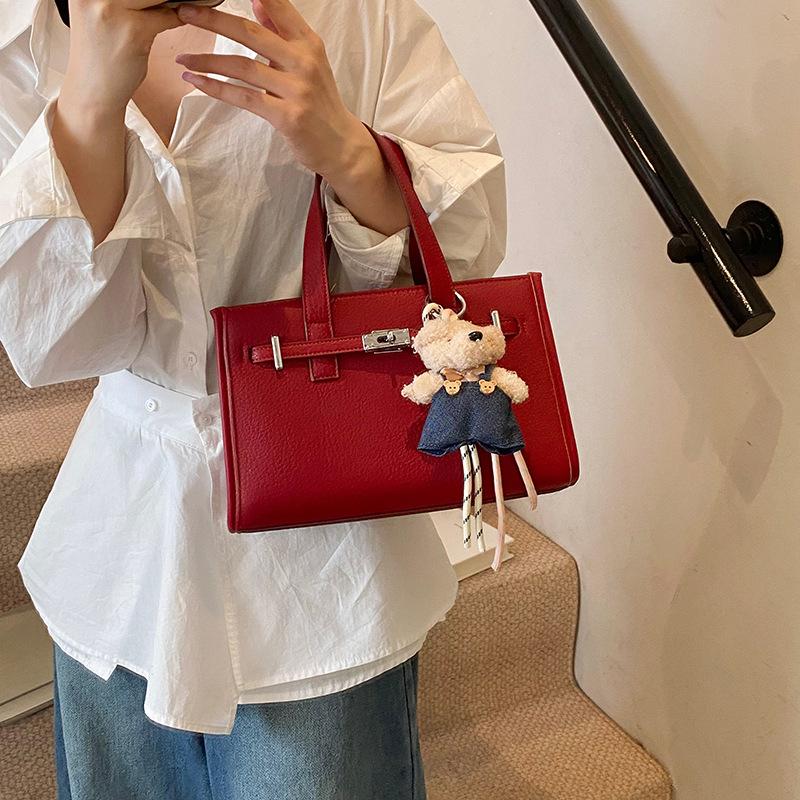 Niche portable small square bag women's new fashion versatile simple shoulder bag casual commuter messenger bag