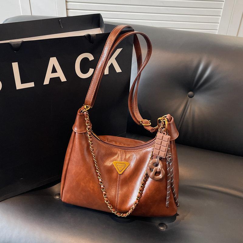 Commuter underarm bag women's spring and summer new fashion popular shoulder messenger bag large capacity tote bag