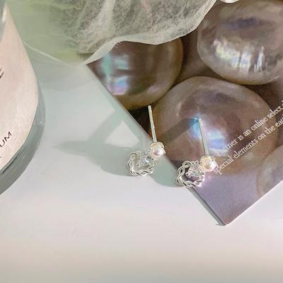 Niche Entangled Love Pearl Earrings for Women Sweet Design and Fashionable Versatile Earrings