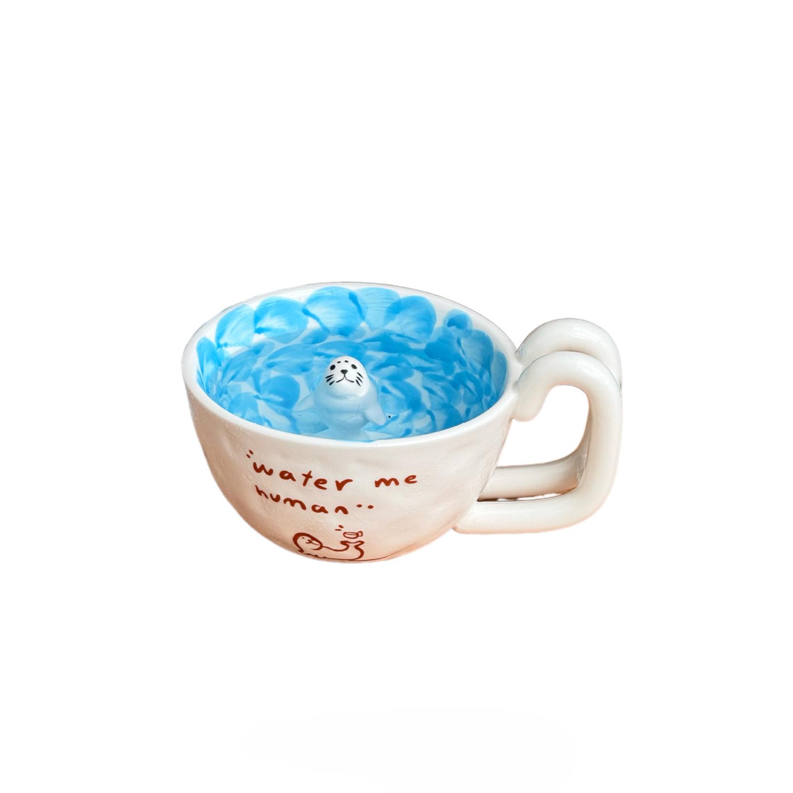 Cană de cafea ceramică cu design de sigiliu interior și mâner modelat ca o coadă Cană imprimată Water Me Human pentru uz casnic și de birou One Size white