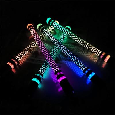Stoßfester Spinning Pen Flash Bunte Lichter Dekomprimieren Übung Hand-on Ability Finger Pen für Schüler
