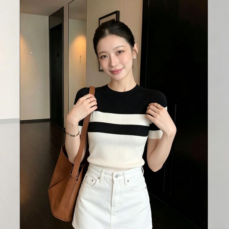 2026 Spring Black and White Striped Slim Fit Short Sleeve Knit Top