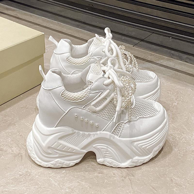 

Толстая подошва, внутренняя высота, увеличивающая рост, и тонкие универсальные сетчатые дышащие кроссовки для женщин, лето 2025, новые спортивные и повседневные туфли на платформе 39 белый