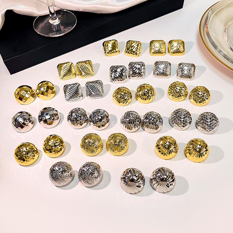 Retro Geometric Metal Stud Earrings, Simple Wave Texture Hong Kong Style Earrings, Niche High-End Square Earrings.