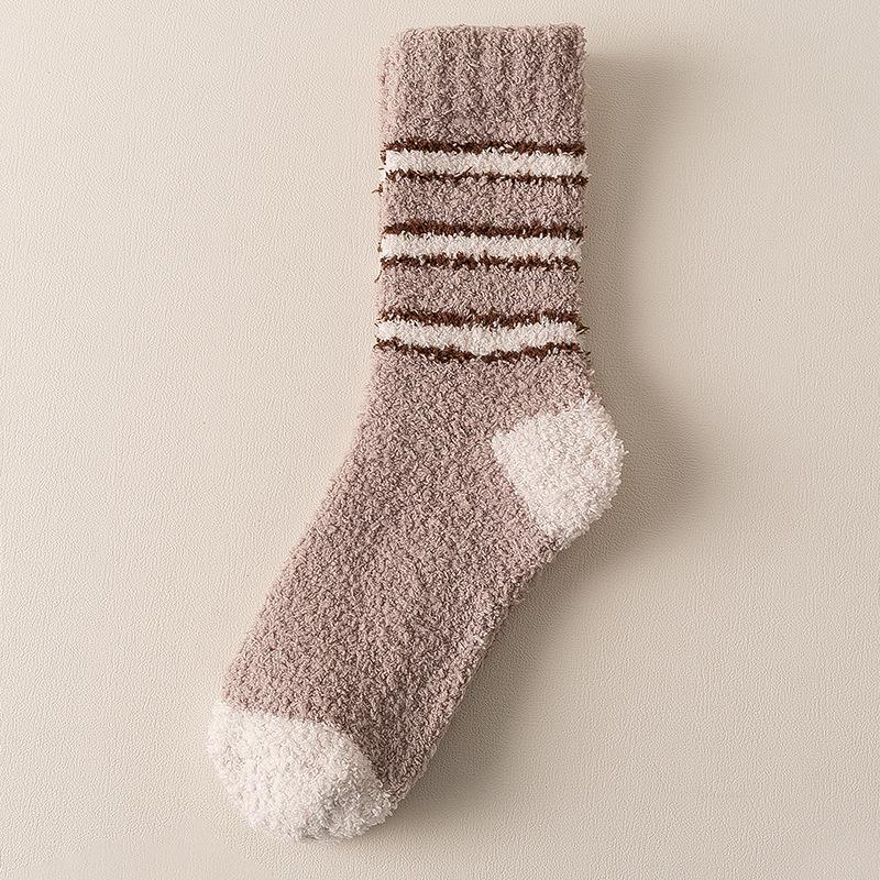 Men's Mid-Calf Coral Fleece Socks - Thickened, Velvet-Lined for Autumn/Winter; Ideal for Sleeping and Warm Floors.