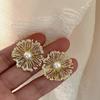 Light Luxury High-End Sense Bright Fireworks Pearl Stud Earrings Women'S Elegant Retro Personality Fashion Temperament Versatile Earrings