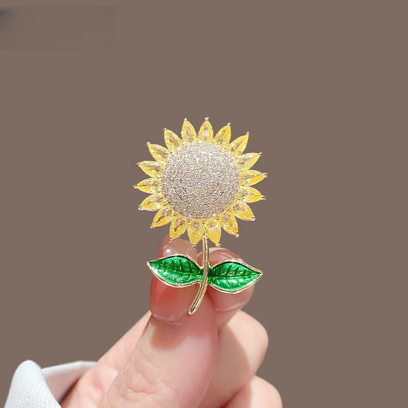 Elegante Kristall-Schmetterlingsbrosche - Funkelnde Damenmode-Anstecknadel für leichten Luxus-Anzug