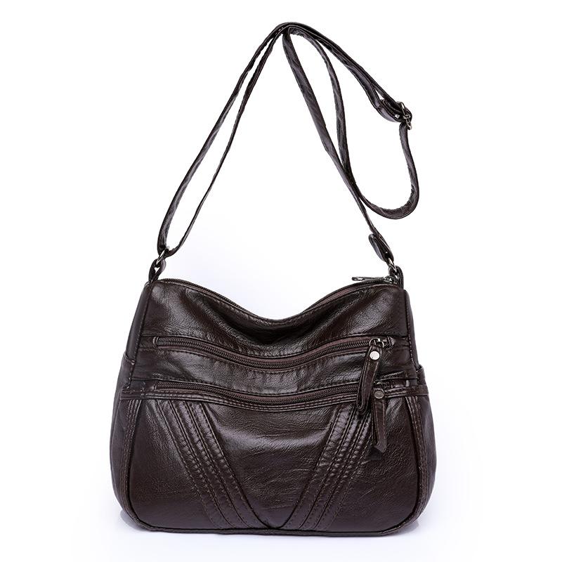 Damska skórzana torba dla matki w średnim wieku. Torba na ramię typu crossbody. Torba z wieloma kieszeniami