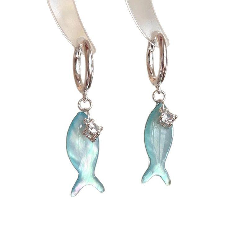 Simple and Retro Mint Manbo Small Fish-shaped Button Earrings, Creating A Cool and Fashionable, Unique and Versatile Style of Earrings.