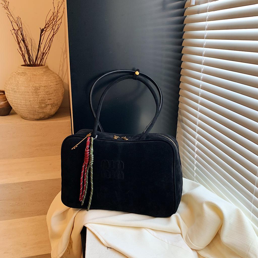 Matte Retro Single Shoulder Armpit Work Commuting Bag for Women In Autumn and Winter New Fashionable Versatile Tote Bag