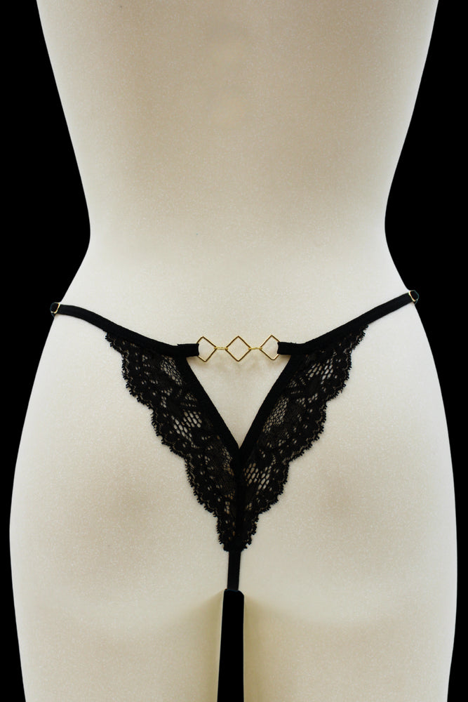 Tanga Noir En Dentelle Avec Bijou Losanges Dorés Pm01 Gblk