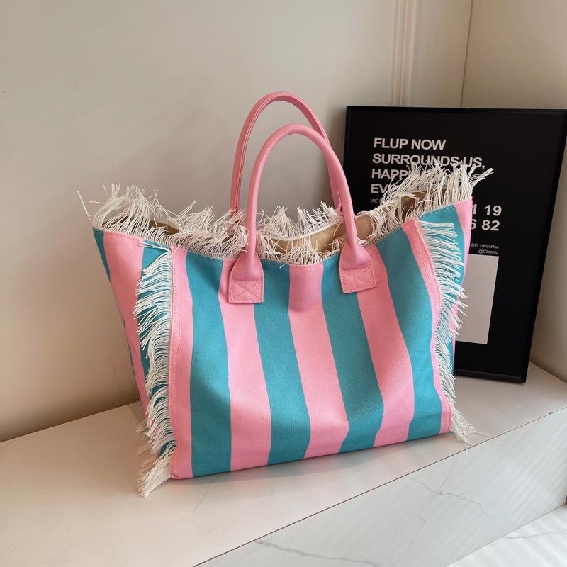 2026 Damen-Tragetasche für Reisen Strandtasche Große Kapazität Schulter-Pendlertaschen Hand-Quaste Jeans-Print Quaste Gespleißte Handtaschen
