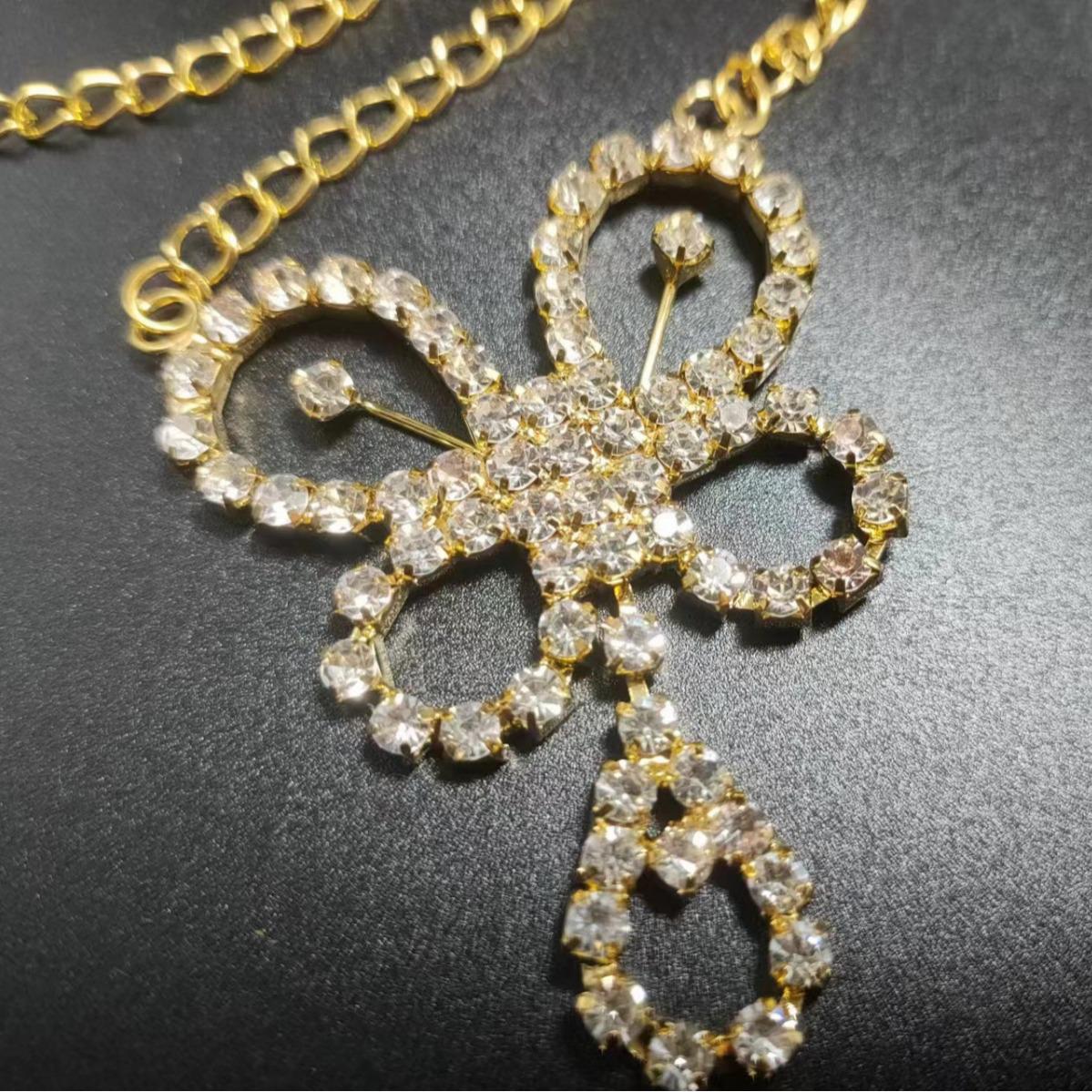 

Versatile Butterfly Rhinestone Waist and Body Chain Fashion Accessory золотий