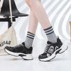 Anpassade silverfärgade CD-bokstav låga sneakers för dam 2025 vår nya tjocksulade höjdökande mesh dad-skor för dam
