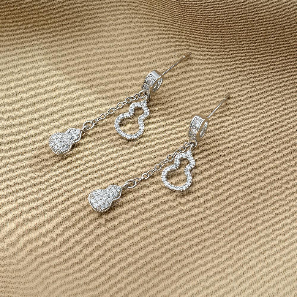 New Style Without Fading, Fashionable Gourd Tassel Light Luxury Simple Niche Design Women's Necklace Set