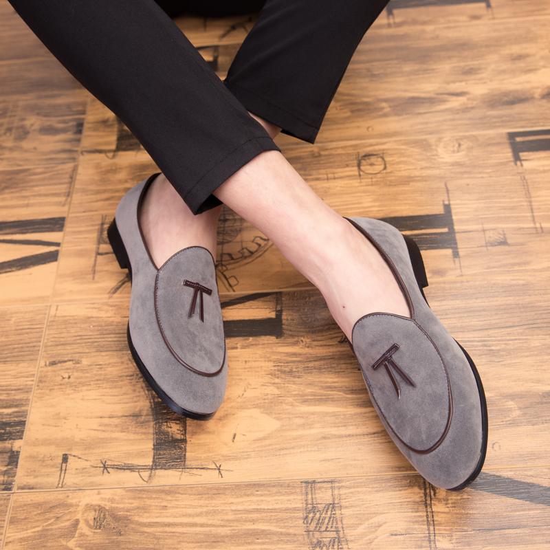 Fashion Classic Men Loafers Men One-foot Lightweight and Comfortable Outdoor Walking Bean Shoes Travel Shoes Sizes 38-44 Men Shoes