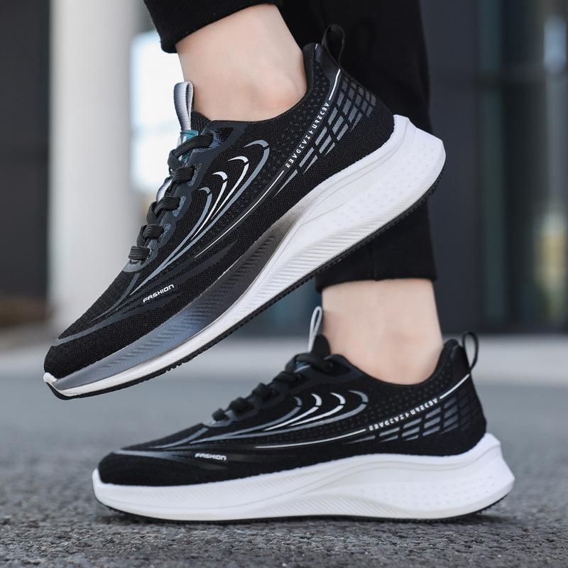 Sapatos esportivos e de lazer Sapatos de moda versátil popular masculinos tecidos voadores respiráveis primavera e verão novos sapatos de maré estudantis sapatos de corrida