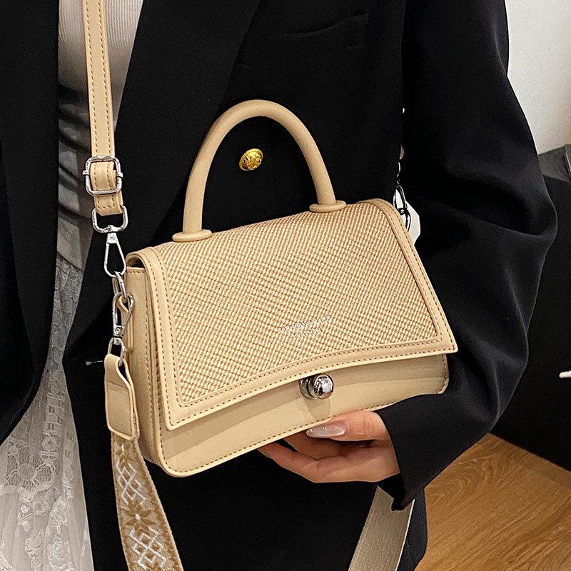 2025 Spring and Summer New Simple Temperament Korean Version Portable Small Square Bag Women's Leisure Commuting Wind Wide Shoulder Strap Messenger Ba
