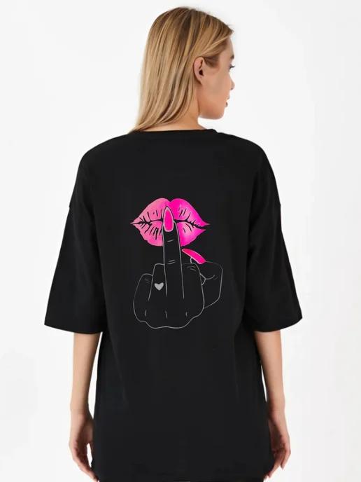 Oversized T-shirt with a lips and kisses print M