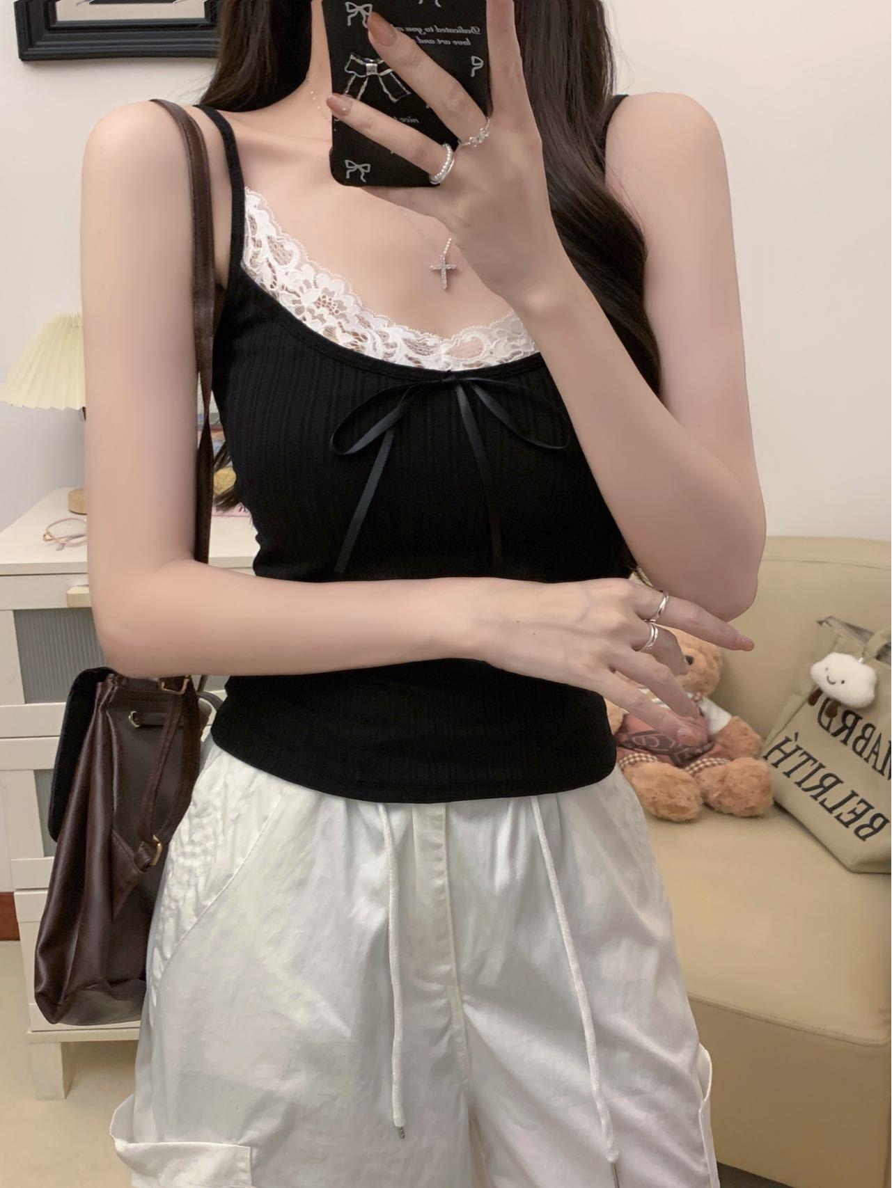 

Женская трикотажная майка с кружевной отделкой и подкладками на груди One Size чёрный