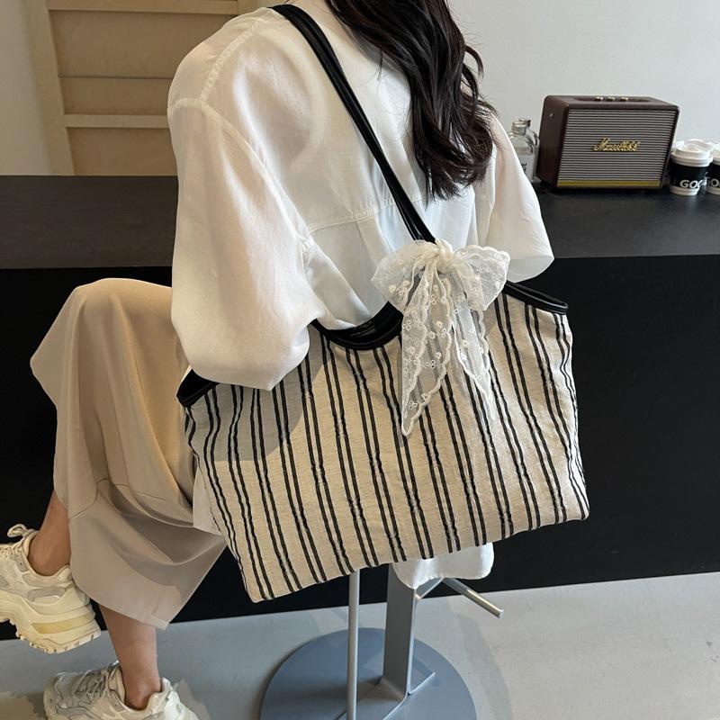 Fashion Striped Handbag 2025 Spring New Simple Shoulder Bag Versatile Popular Women's Bag