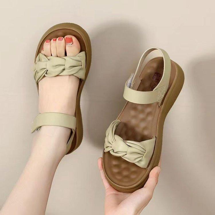 Beach Shoes Mother Sandals Women's Summer Flat Bottom 2025 New Fashionable Middle-aged Versatile Platform Heel with Sandals