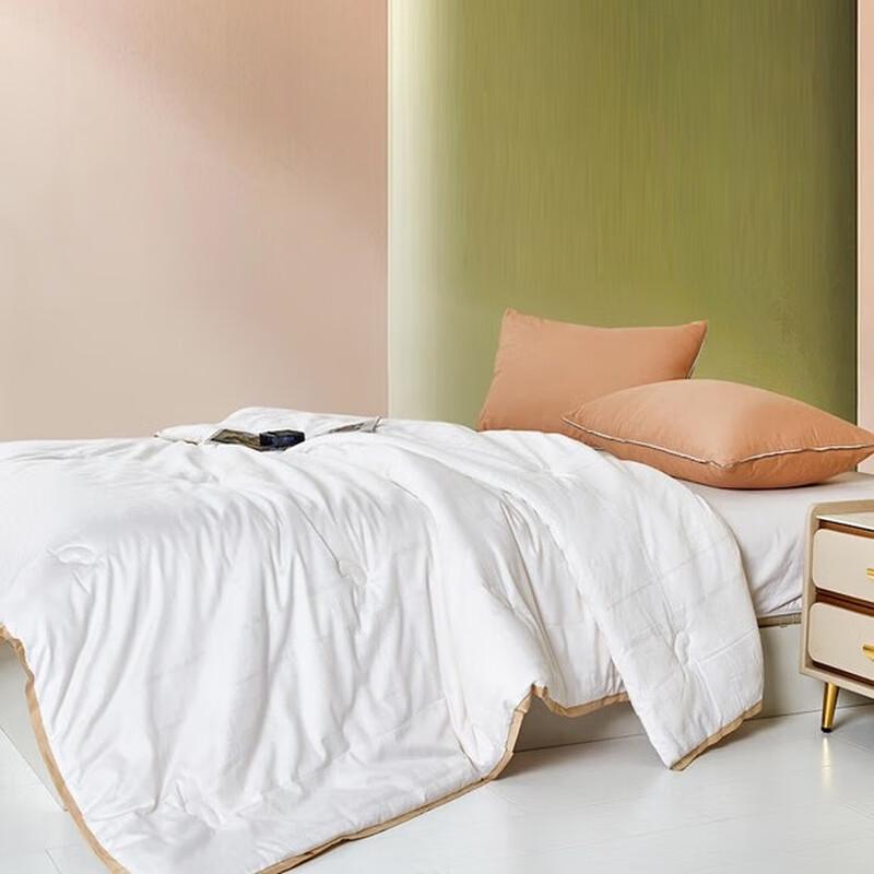 

Jinsili White Cotton Linen Quilt