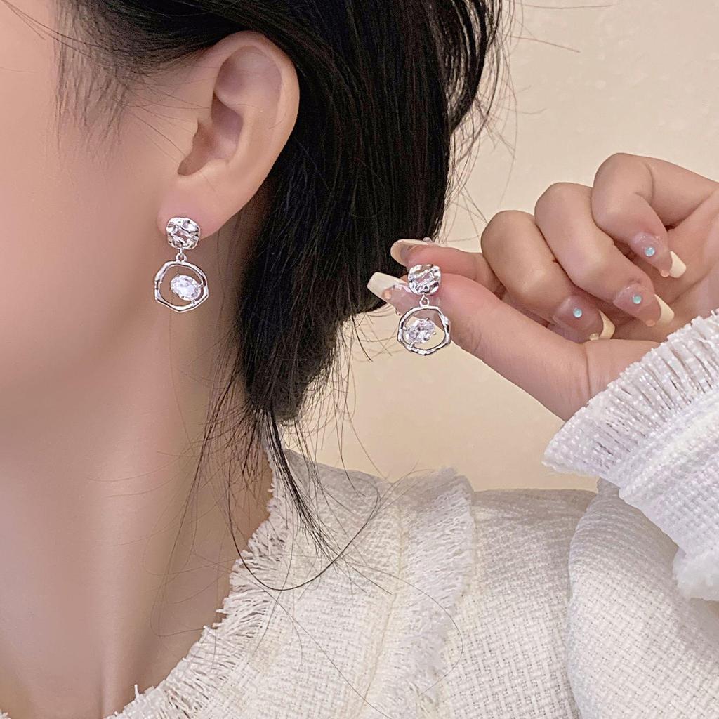 Elegant Irregular Hoop Earrings - 2023 Autumn/Winter French Design for Women